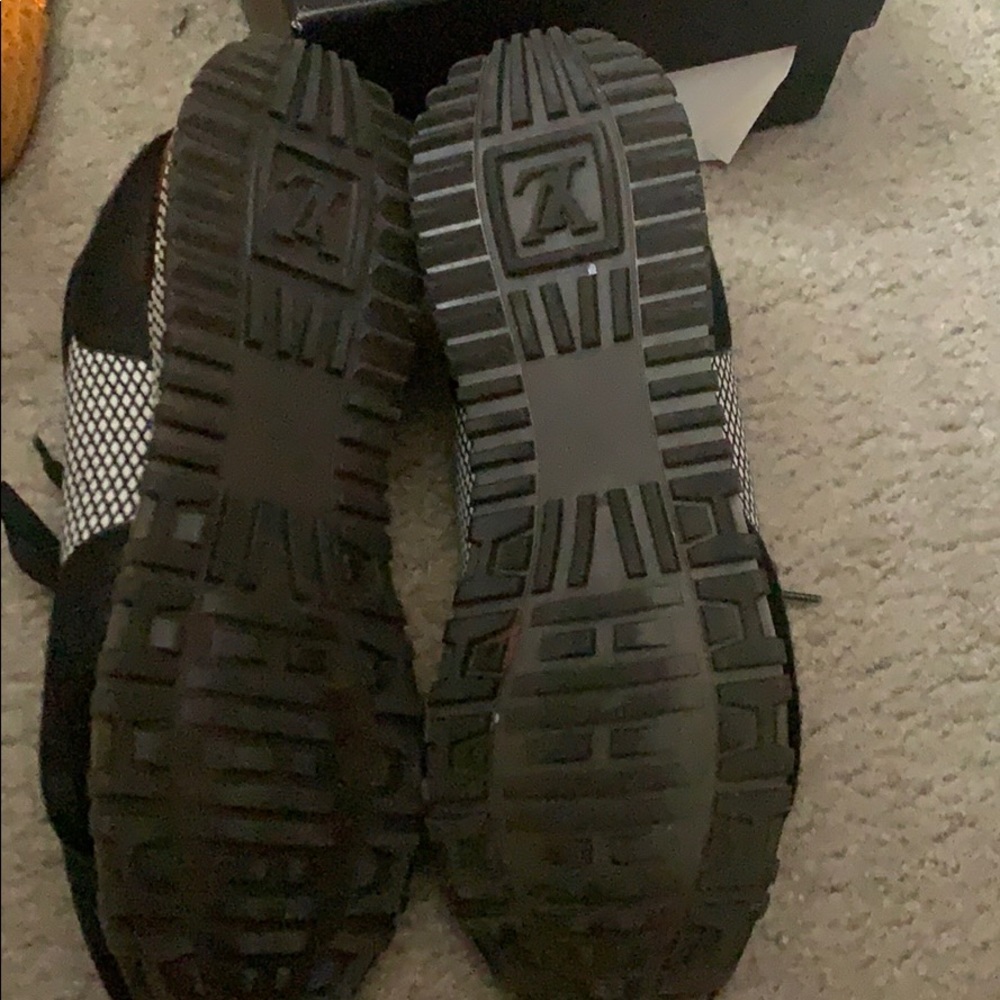 Exclusively from Paris Louis Vuitton sneakers - Picture 3 of 3